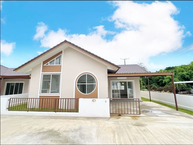 House for Sale 3 Bedrooms and 2 Bathrooms #C6MG100386