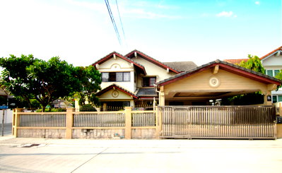 บ้านเดี่ยว วิทยาลัยนานาชาติราฟเฟิลส์ : ขายบ้านเดี่ยว ทำเลบางนา ซ.ลาซาล บางนากม. 3.5 ตรงออกถนนใหญ่บางนาตราดได้เลย 4กม. ถึง ทางด่วนพิเศษเฉลิมมหานคร