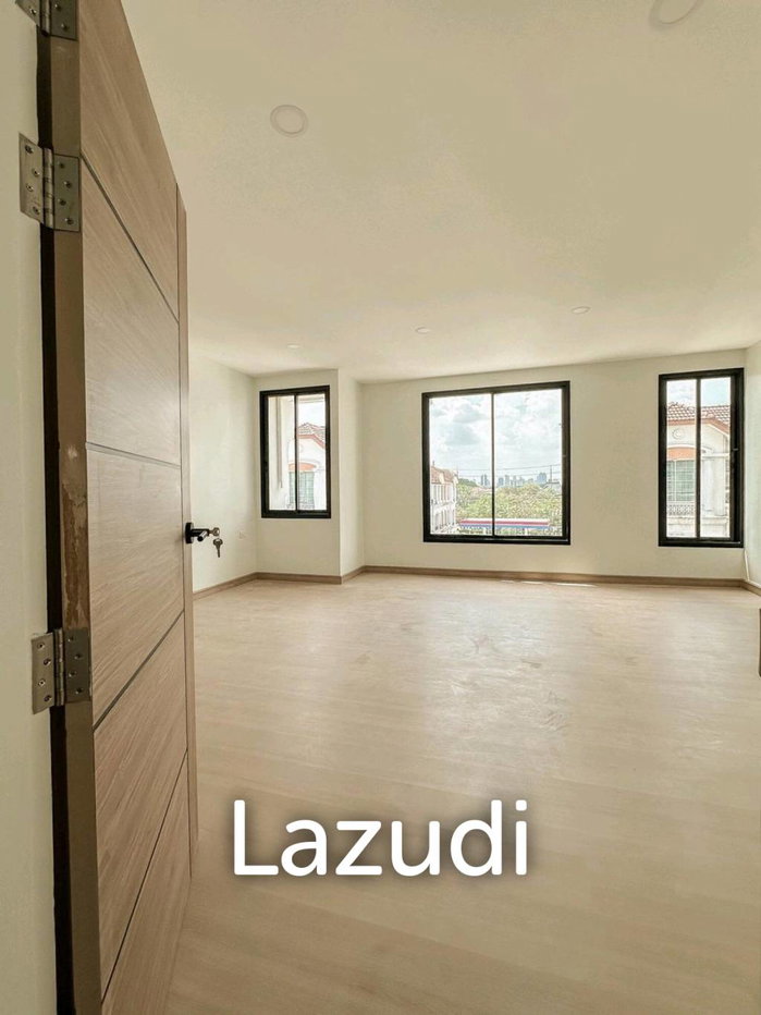 รูป 260 sqm modern townhouse in Wang Thonglang Bangkok - รูปที่ 12/25