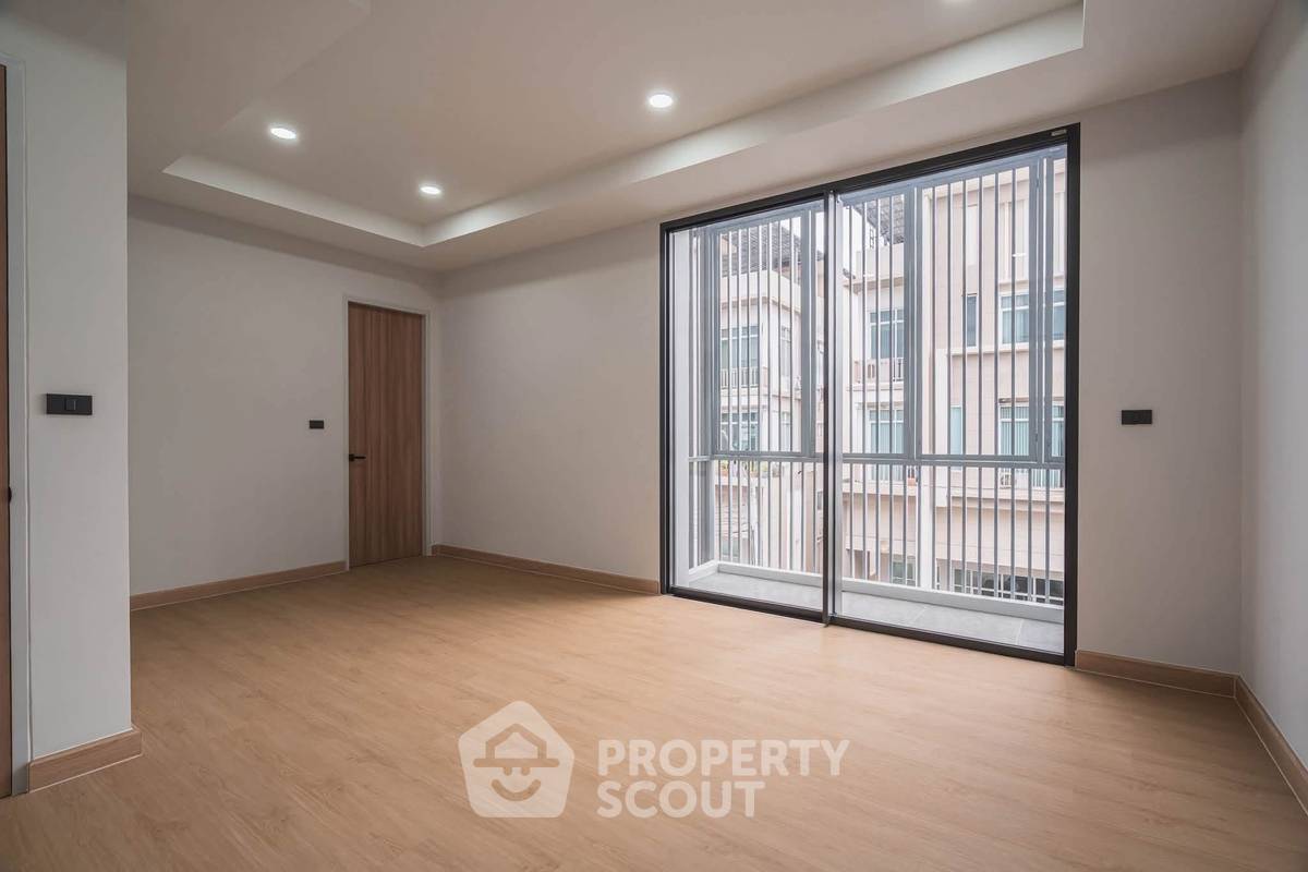 รูป ทาวน์เฮ้าส์ 4-ห้องนอน ใน คลองสองต้นนุ่น (ID 2927857) - รูปที่ 16/48