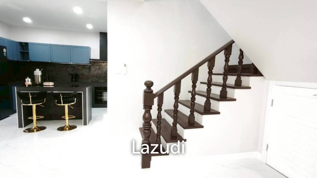 รูป บ้าน 2 ชั้น 250 ตร.ม. หรูตกแต่งครบ ใจกลางพัทยาใต้ - รูปที่ 16/39