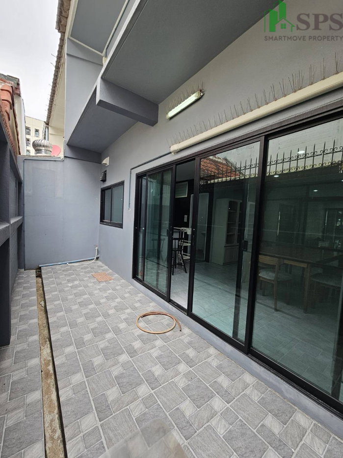รูป ให้เช่า Townhouse สุขุมวิท 72 ใกล้บีทีเอสแบริ่ง (SPSP654) - รูปที่ 10/18
