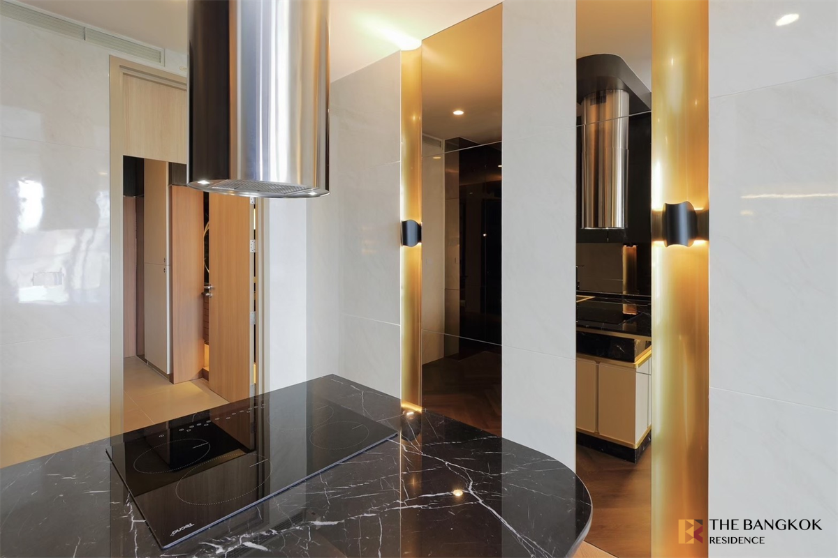 picture High-potential Location, Not as Expensive as You Think Noble Ploenchit near BTS Phloen Chit - 4/10
