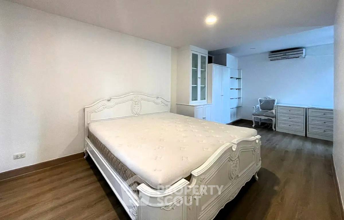 picture 3-BR Condo at D.S. Tower 2 Sukhumvit 39 Condominium near MRT Sukhumvit (ID 2828413) - 8/11