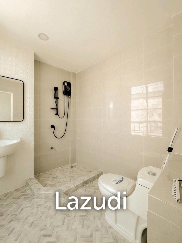 รูป 260 sqm modern townhouse in Wang Thonglang Bangkok - รูปที่ 10/25