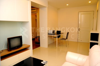 Condos for sale : 💫 Q House Condo Sathorn, Convenient Sathorn-Taksin Location Near ICONSIAM ✨