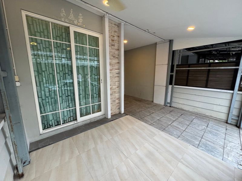 รูป บ้านให้เช่า โครงการโกลเด้นทาวน์ วงศ์สว่าง–รัชดา แต่งครบ หรูอบอุ่น พร้อมเข้าอยู่ทันที - รูปที่ 2/20