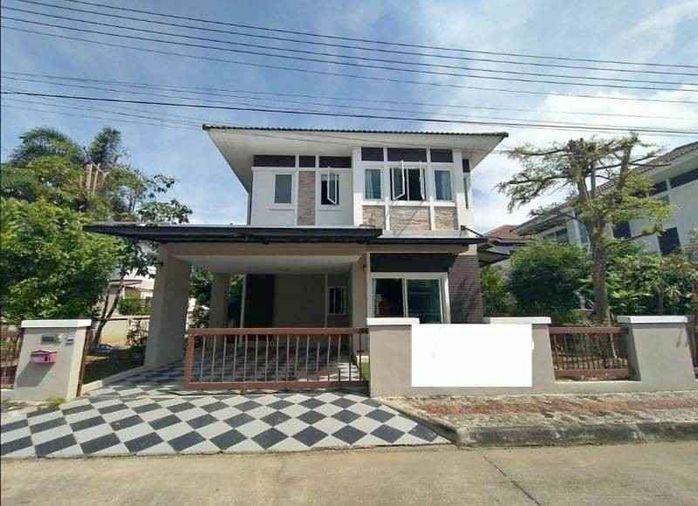 Two storey house for rent with 3 bedrooms,3 toilets and 1 kitchen. # A5-H0736