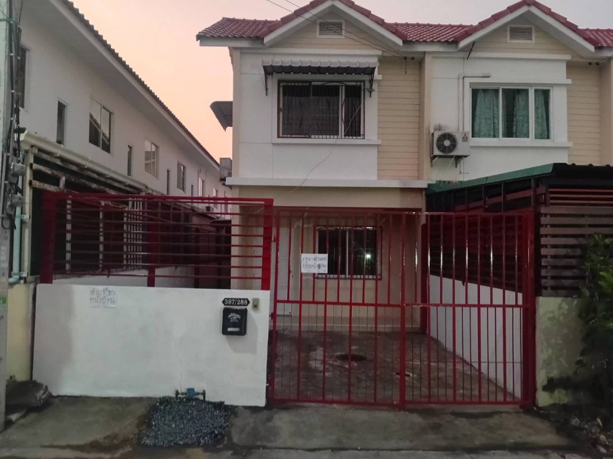 picture Well-maintained corner townhouse ready to move in. - 17/17