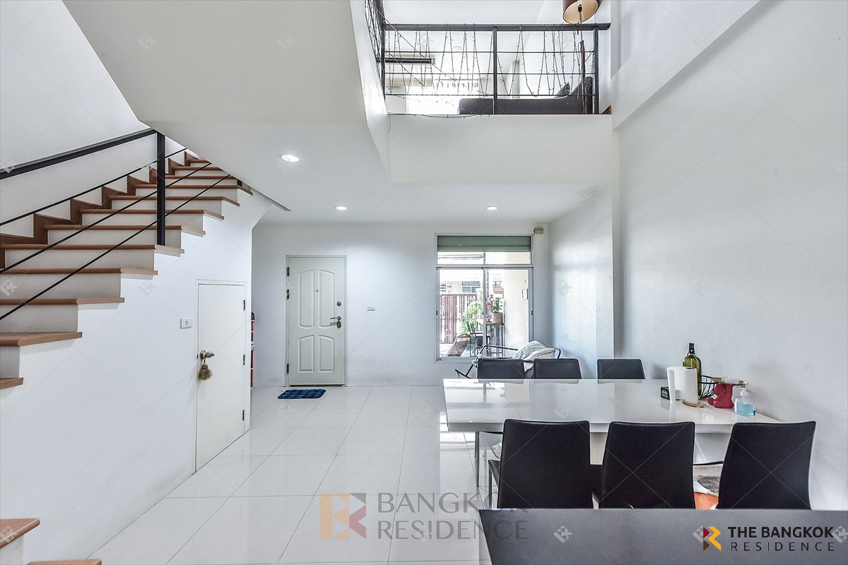 รูป 🌟ขายทาวน์โฮม 3 ชั้น Simantra Village ลาดพร้าว 71 เฟอร์นิเจอร์ครบ พร้อมครัวดีไซน์สวย ใกล้ MRT โชคชัย 4 (สายสีเหลือง) - รูปที่ 2/14