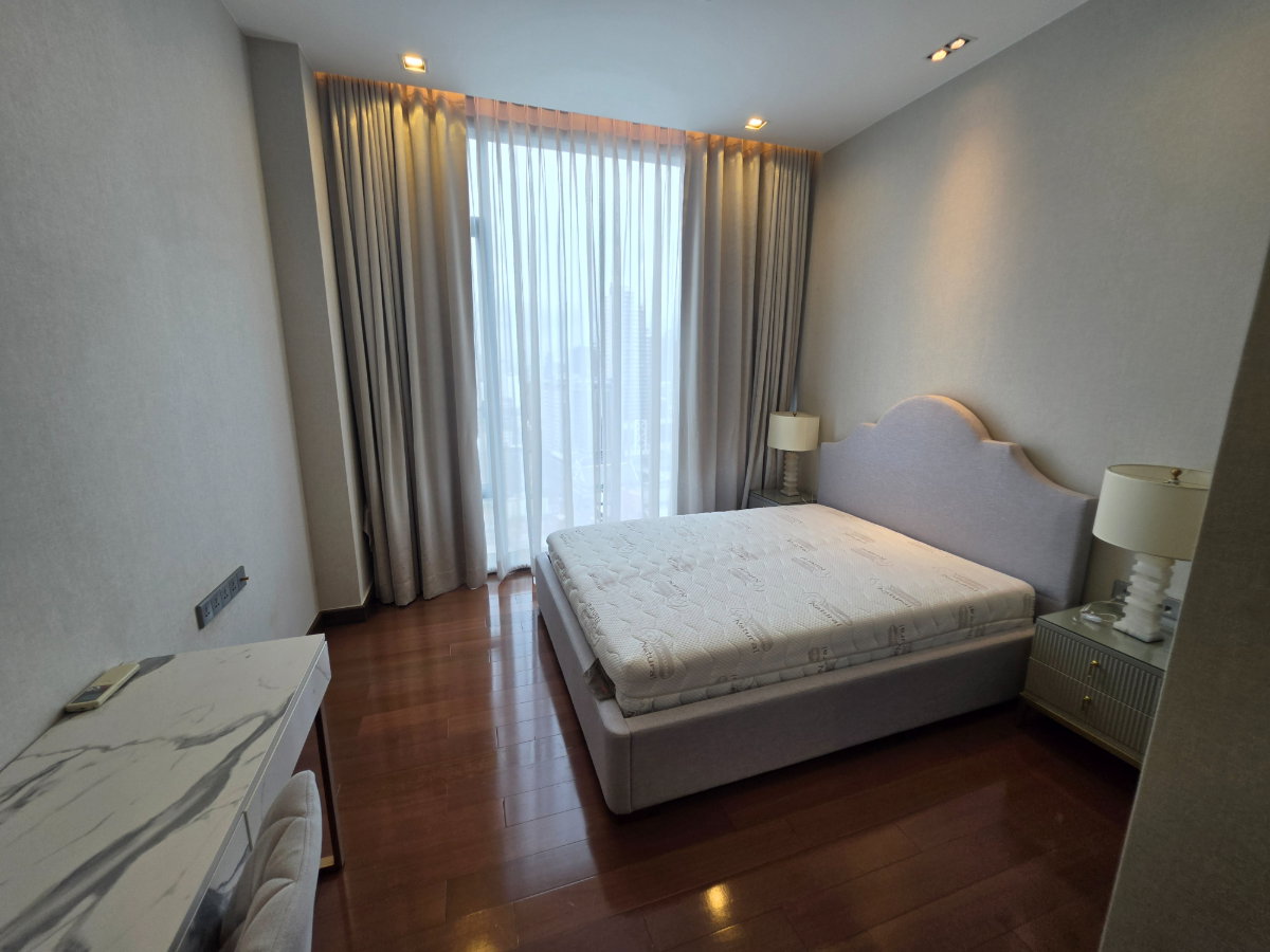 picture Luxury 2BR Condo at Q1 Sukhumvit | Direct BTS Nana Access The rent is only 80k - 12/15