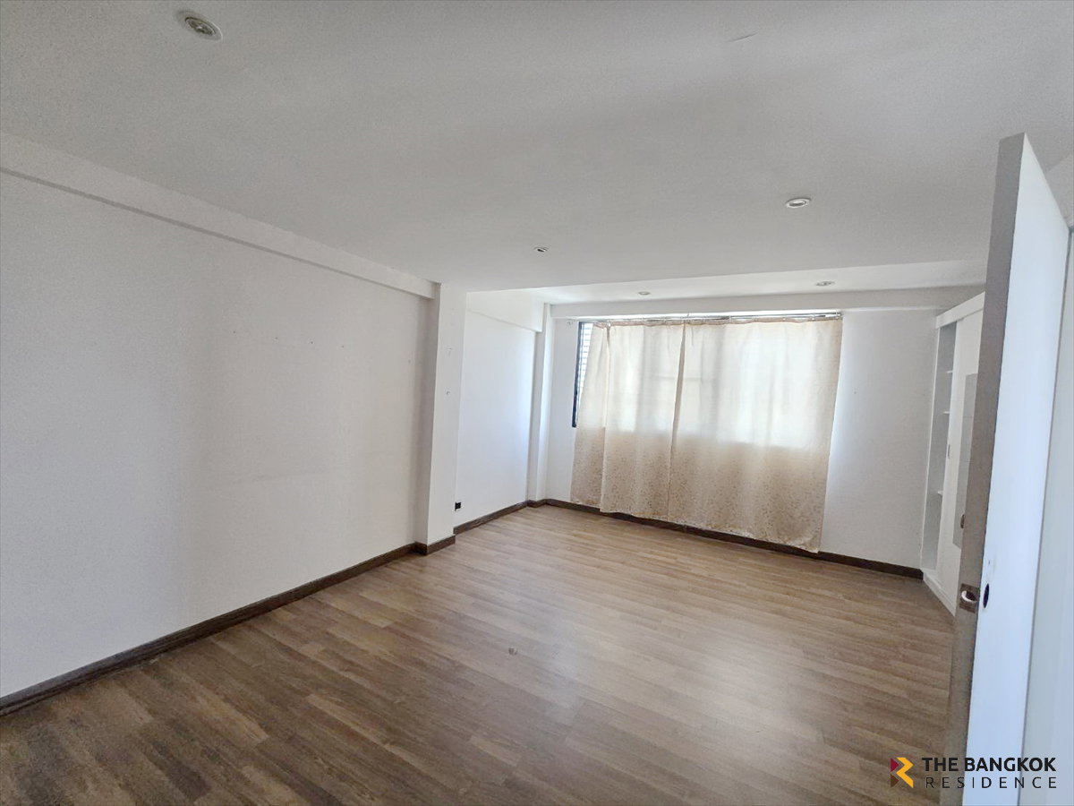 รูป 🏙️ ขายทาวน์โฮม 4 ชั้น ลาดพร้าว 71 เหมาะทำ Home Office ใกล้ MRT ลาดพร้าว 71 และ Central Eastville ✨ - รูปที่ 8/10