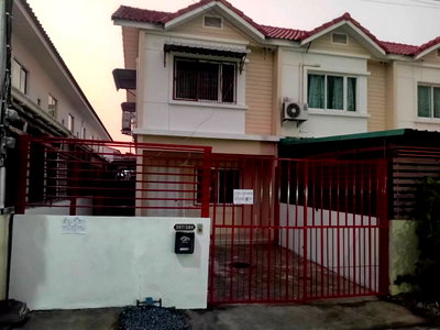 Townhouses for sale วิทยาลัยการอาชีพพระสมุทรเจดีย์ : Well-maintained corner townhouse ready to move in.