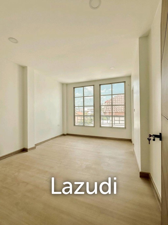 รูป 260 sqm modern townhouse in Wang Thonglang Bangkok - รูปที่ 14/25