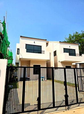 บ้านเดี่ยว ศาลหลักเมืองจังหวัดเชียงใหม่ : ขายบ้านแฝดสองชั้น   3 ห้องนอน  3 ห้องน้ำ  1 ห้องครัว  2 ที่จอดรถ #C8MG100711 