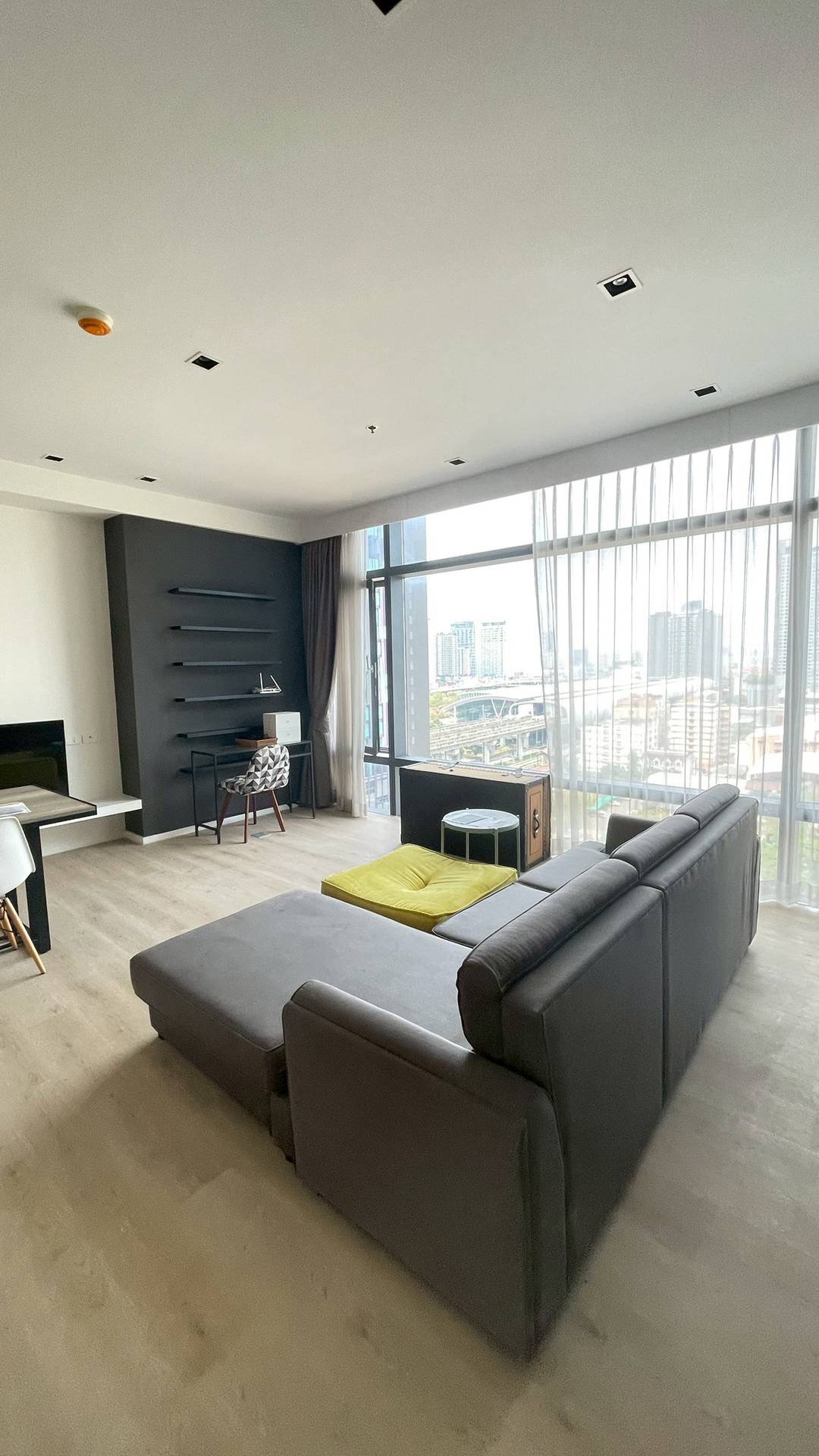 For rent Circle living prototype  ( good price )