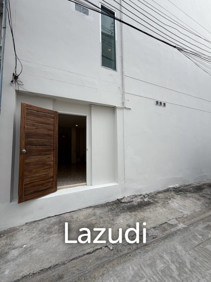 รูป 260 sqm modern townhouse in Wang Thonglang Bangkok - รูปที่ 5/25
