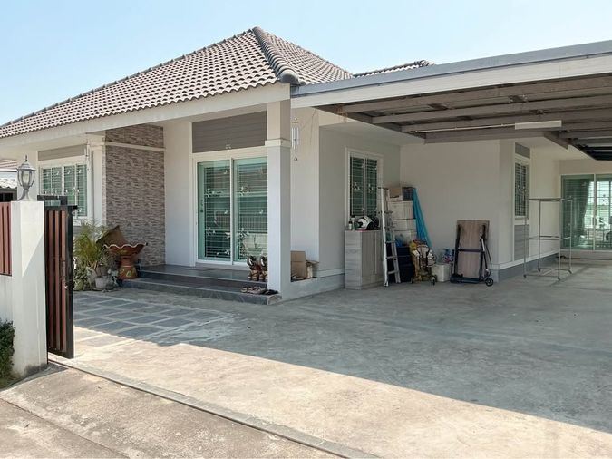 Single storey house for rent with 3 bedrooms,2 toilets and 1 kitchen. #AHD-H1322