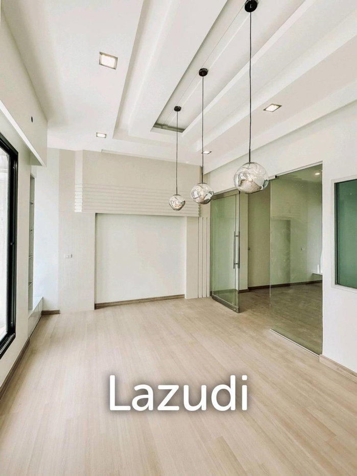 รูป 260 sqm modern townhouse in Wang Thonglang Bangkok - รูปที่ 15/25