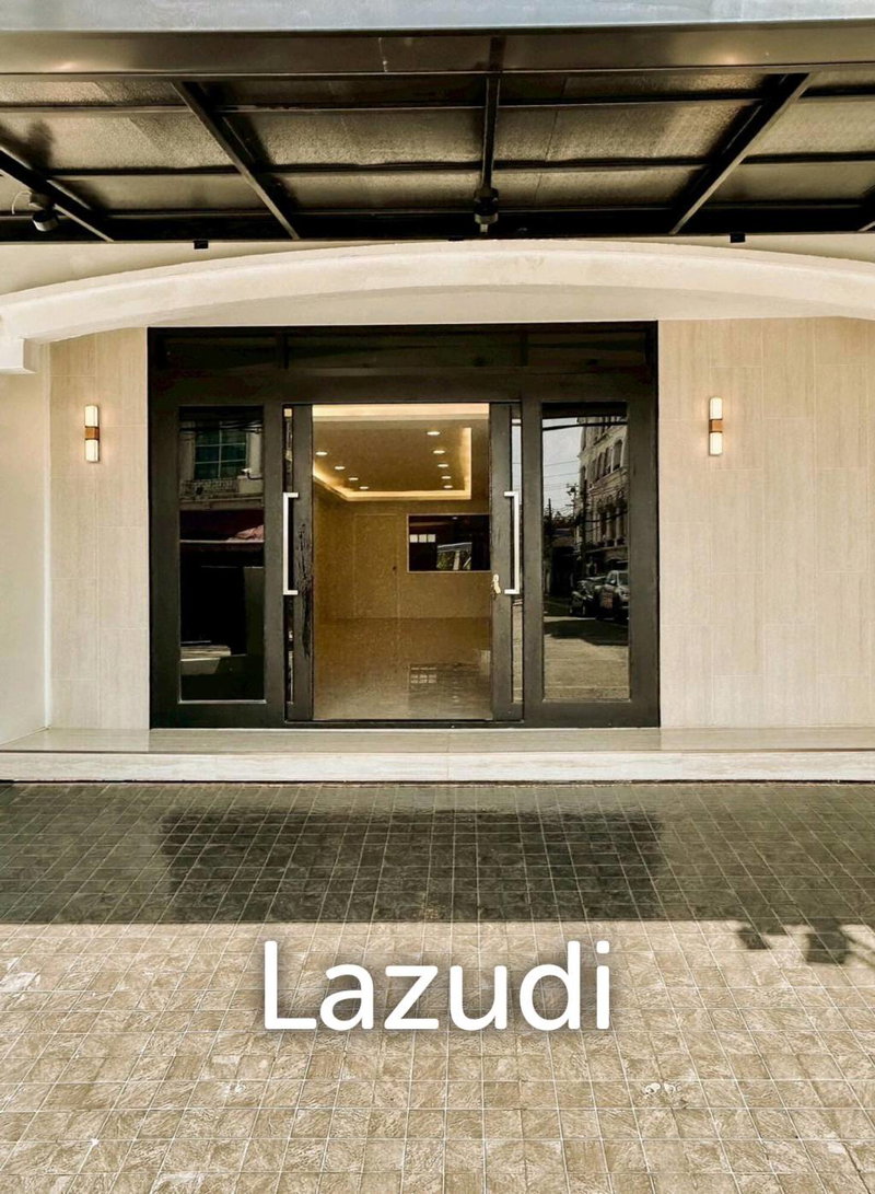 Townhouses for sale : 260 sqm modern townhouse in Wang Thonglang Bangkok
