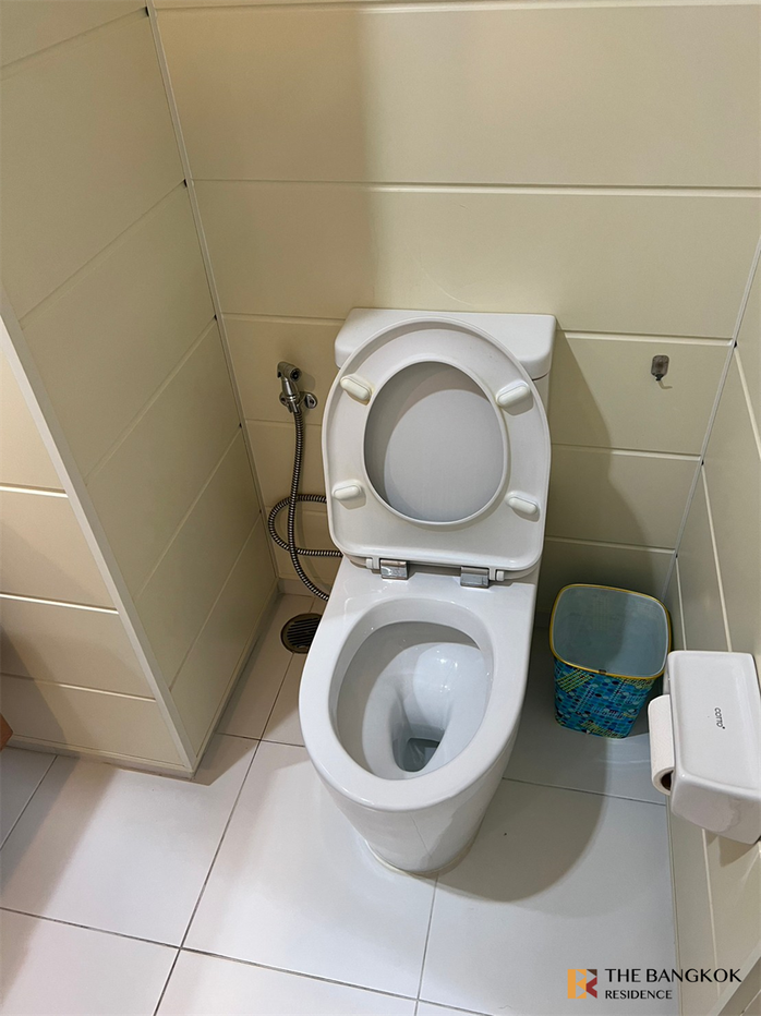 picture Q House Condo Sathorn near BTS Krung Thonburi Private Unit, Fully Equipped Common Area - 8/10
