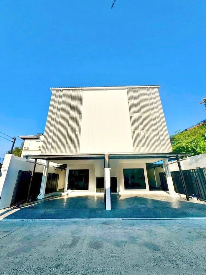 รูป ให้เช่าบ้านลาดพร้าว 87 แยก 28 หลัง CDC เพียง 750 เมตร - รูปที่ 1/15