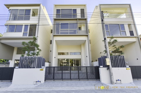  ขายบ้านเดี่ยว 3 ชั้นครึ่ง   4 ห้องนอน  5 ห้องน้ำ  1 ห้องครัว  2 ที่จอดรถ #C8MG100617