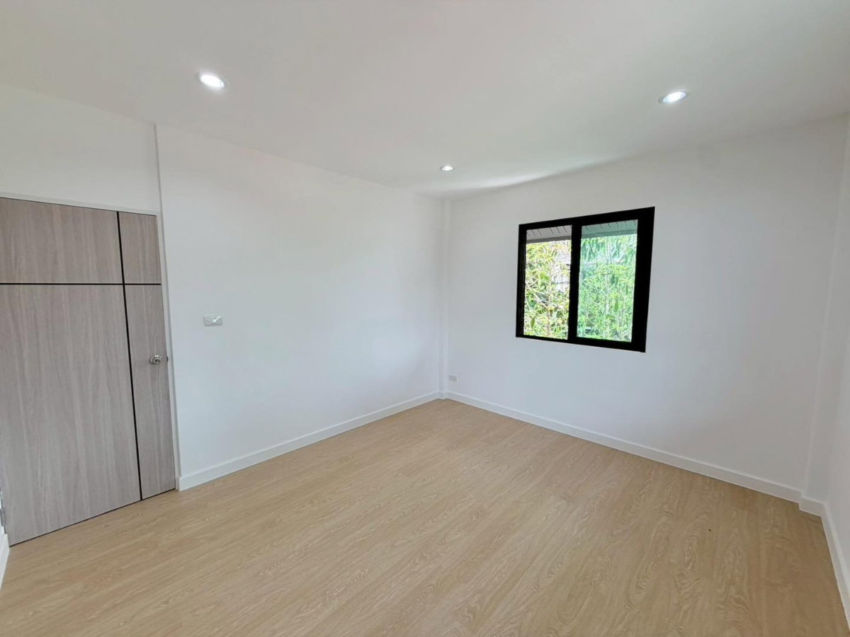 รูป 🏡 บ้านเดี่ยว 2 ชั้น รีโนเวทใหม่ พร้อมอยู่ โซนนวมินทร์ – รามอินทรา ✨🚗 จอดรถได้ 3-4 คัน 🌤️ บ้านหันทิศตะวันออก ☯️ ฮวงจุ้ยรับทรัพย์ตลอดปี🔮 - รูปที่ 15/28