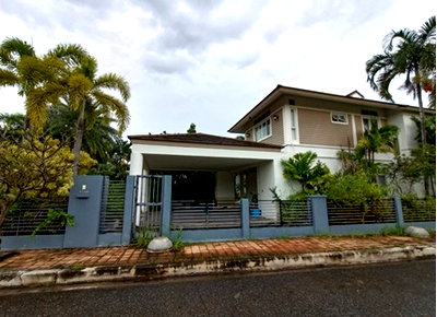 บ้านเดี่ยว ชลบุรี : บ้านเดี่ยว 2 ชั้น อยู่ในโครงการหมู่บ้านบางแสนมหานคร ถนนข้าวหลาม ตำบลแสนสุข อำเภอเมือง จังหวัดชลบุรี 30052-0001 ธนกฤษ
