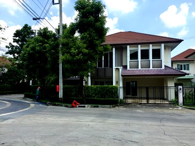 บ้านเดี่ยว ถนนเพิ่มสิน : ขายบ้านเดี่ยว 2 ชั้น เนื้อที่ 74.9 ตร.ว. หลังมุม หมู่บ้านเดอะเซ็นโทร วัชรพล
