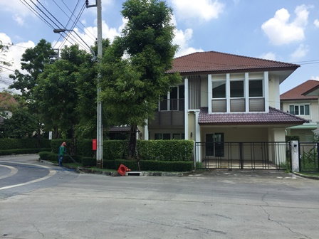 ขายบ้านเดี่ยว 2 ชั้น เนื้อที่ 74.9 ตร.ว. หลังมุม หมู่บ้านเดอะเซ็นโทร วัชรพล