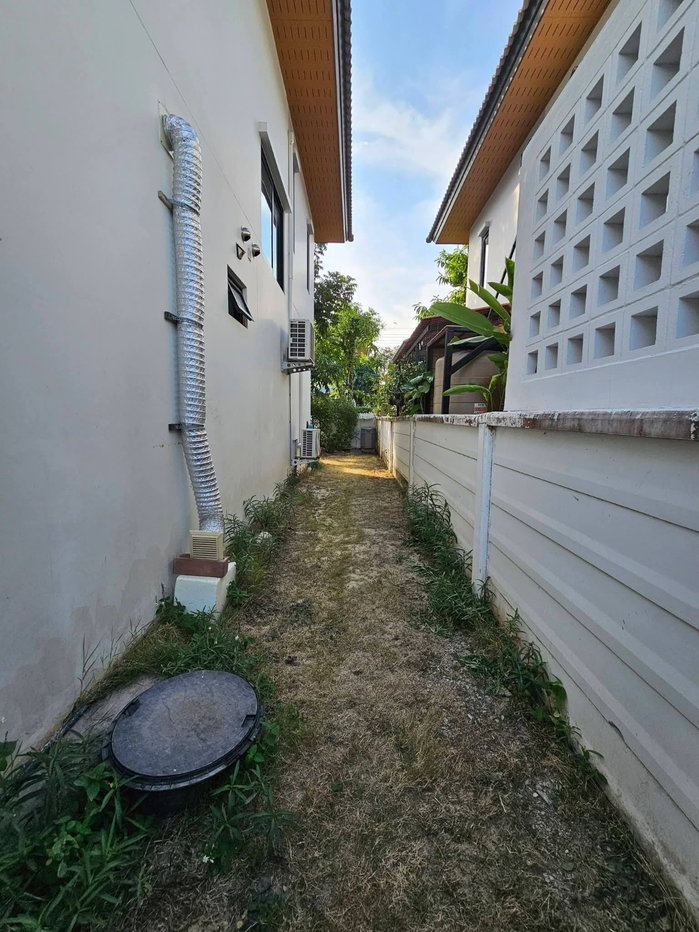 picture  For Rent at   Tropical resort style house - 13/29