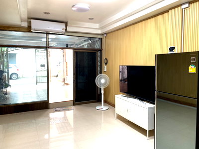 Townhouses for rent Department of Skill Development : Two-story townhouse for rent, 2 bedrooms, 1 bathroom, near Central Rama 9 and MRT Rama 9 (only 5 minutes away).