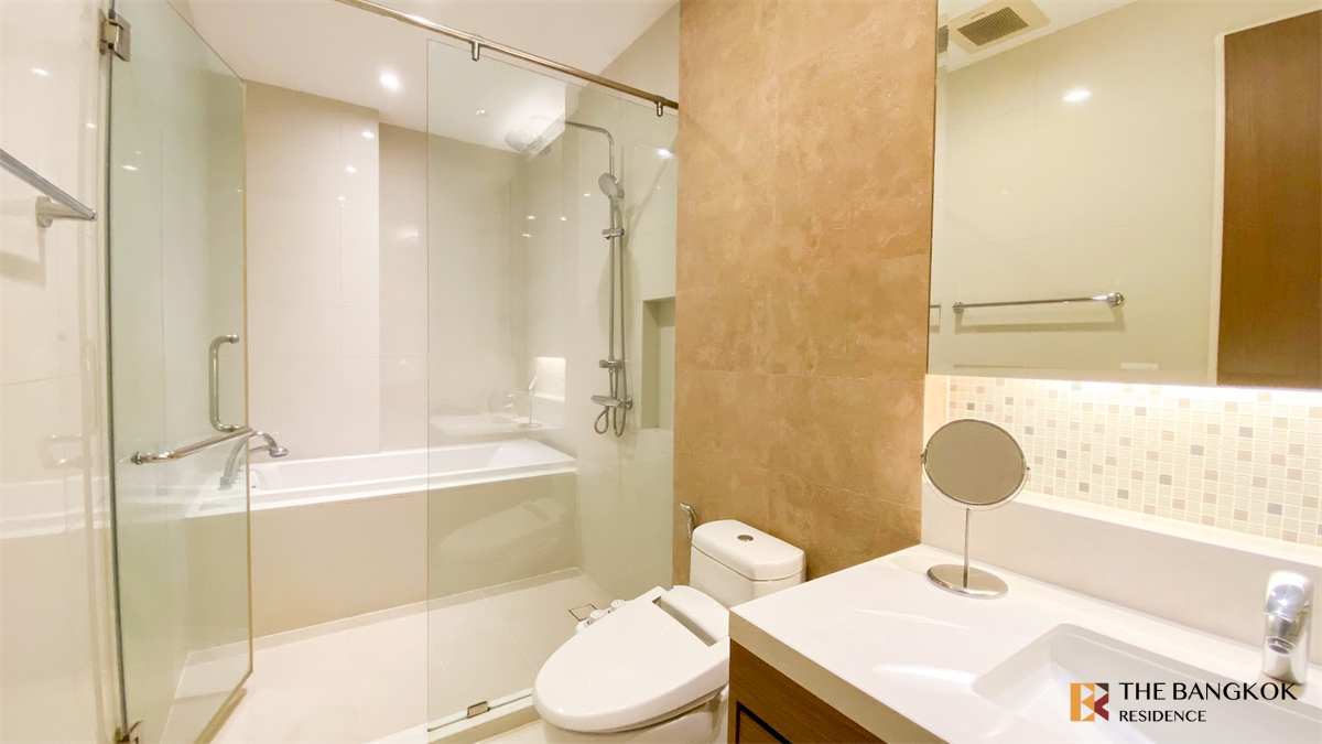 picture Bright 24 New Experience with a Condo in Prime Location - 4/10