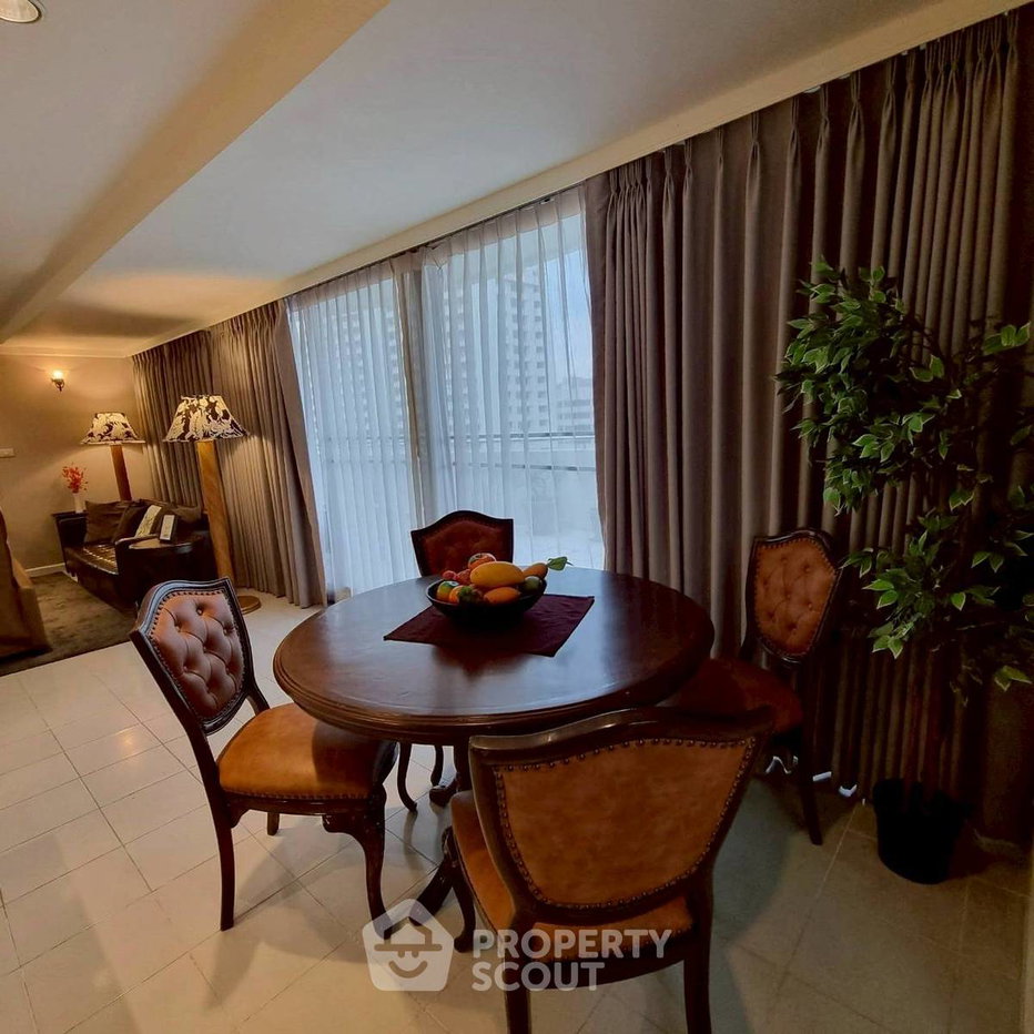 picture 2-BR Condo at Supalai Place Sukhumvit 39 near BTS Phrom Phong (ID 2928124) - 3/10