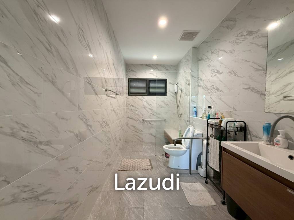 รูป บ้านเดี่ยวหรูทันสมัย 2 ชั้น ใกล้ทะเลสาบมาบประชาน พัทยา - รูปที่ 25/33