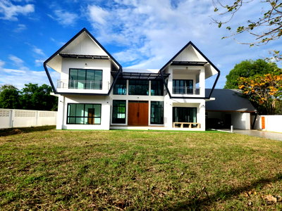 Houses for rent Chiang Mai :  Two-story detached house for rent, 4 bedrooms, 4 bathrooms, 1 kitchen, 2 parking spaces   #AHD-H1320 