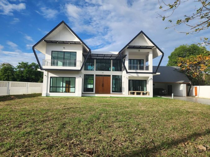 Two-story detached house for rent, 4 bedrooms, 4 bathrooms, 1 kitchen, 2 parking spaces #AHD-H1320