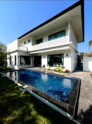 Houses for sale Wat Suwan Pradit (Wat Chang Kham Noi) :  Two-story pool villa for sale  5 bedrooms 5 bathrooms and 2 parkings.  #C7MG100916 