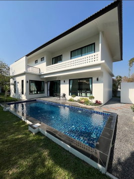Two-story pool villa for sale 5 bedrooms 5 bathrooms and 2 parkings. #C7MG100916