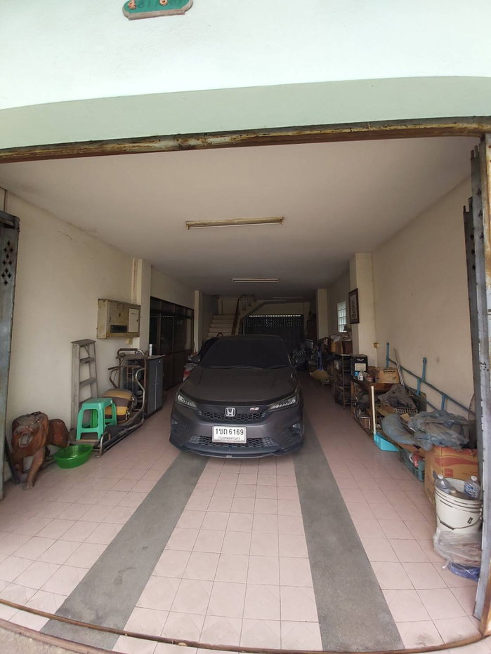 รูป ขายที่ดินพร้อมสิ่งปลูกสร้างตึก5ชั้น 2คูหา เนื้อที่ 63 ตารางวา - รูปที่ 3/4