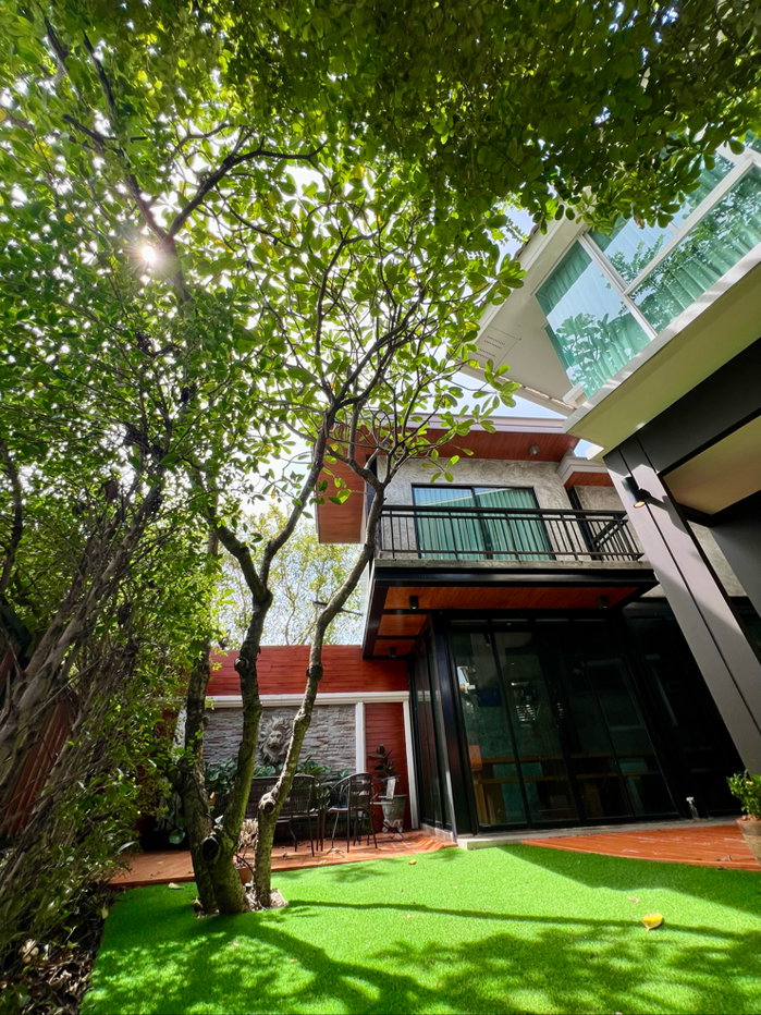 รูป 🏡 ขาย บ้านเดี่ยว หลังมุม ดีไลท์ แอทซีน วัชรพล–จตุโชติ (Delight @Scene Watcharaphon–Chatuchot) ต่อเติมครบ พร้อมเรือนรับรอง หิ้วกระเป๋าเข้าอยู่ได้เลย  - รูปที่ 4/34