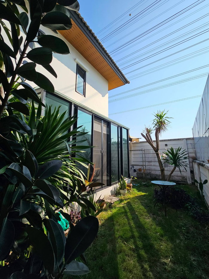 picture  For Rent at   Tropical resort style house - 26/29