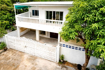 เช่าบ้านเดี่ยว ถนนศรีนครินทร์-ร่มเกล้า : วงแหวน สะพานสูง รามคำแหง บ้านเดี่ยว 2 ชั้น ให้เช่า 4นอน 2น้ำ 45ตร.ว. 180ตร.ม. 4แอร์ 4 จอดรถ 2 คัน แยกทับช้าง สนามกีฬาหมู่บ้านนักกีฬา 800 ม.