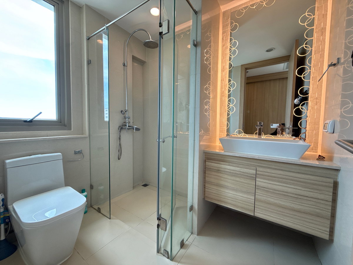 รูป The Riviera Wongmat Beach Free‼️Internet WiFi *Corner Room* - รูปที่ 29/47