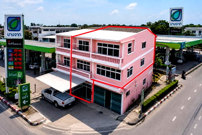 เช่าอาคารพาณิชย์ ถนนพุทธบูชา : พระราม2 25-33 อาคารให้เช่า 3ชั้น 4นอน พุทธบูชา มีที่จอดรถ ติดปั้มบางจาก 2 แห่ง 3น้ำ 20 ตร.ว.240 ตร.ม. รพ.บางกอก 9 อินเตอร์ฯ 1.2 กม.