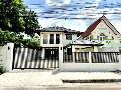 ขายบ้านเดี่ยว : ขายบ้านเดี่ยว : หมู่บ้านกรุงทอง 4 (ซอยนวมินทร์ 111) เนื้อที่ 58 ตารางวา 3 ห้องนอน 3 ห้องน้ำ ตกแต่งใหม่สวยพร้อมอยู่ ที่จอดรถ 3 - 4 คัน
