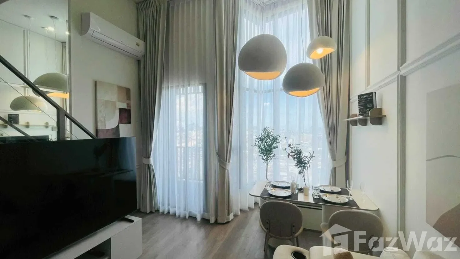 picture Stylish Duplex | Floor 17 | Rooftop | BTS Direct 6296623 - 2/10