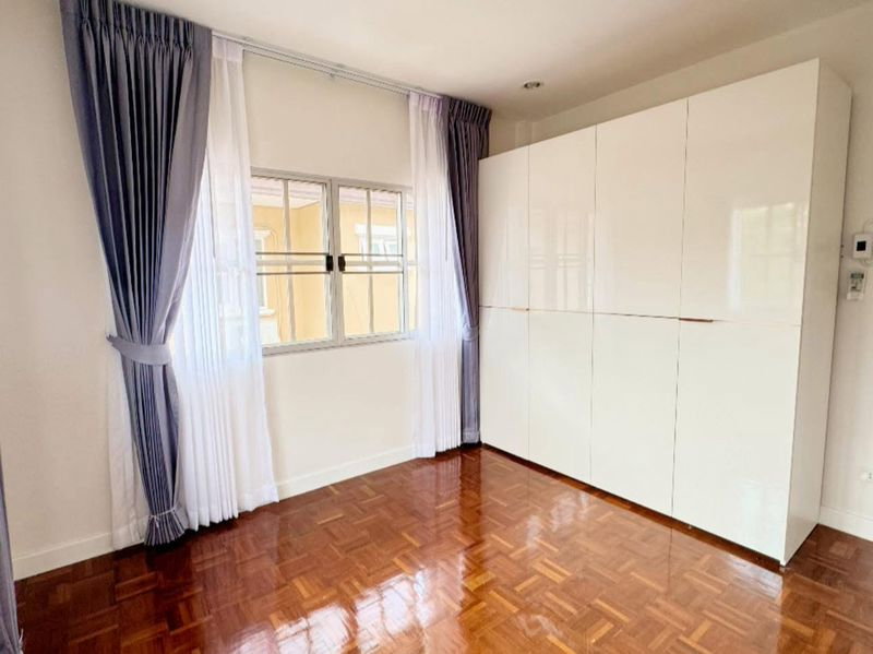 รูป ให้เช่าบ้านเดี่ยวหลังใหญ่ รีโนเวทใหม่ ม.อัมพรเพลส ไร่กล้วย ศรีราชา - รูปที่ 18/20
