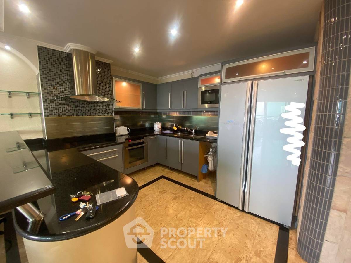 picture 2-BR Condo at View Talay 3 close to Phratamnak (ID 2160363) - 5/12